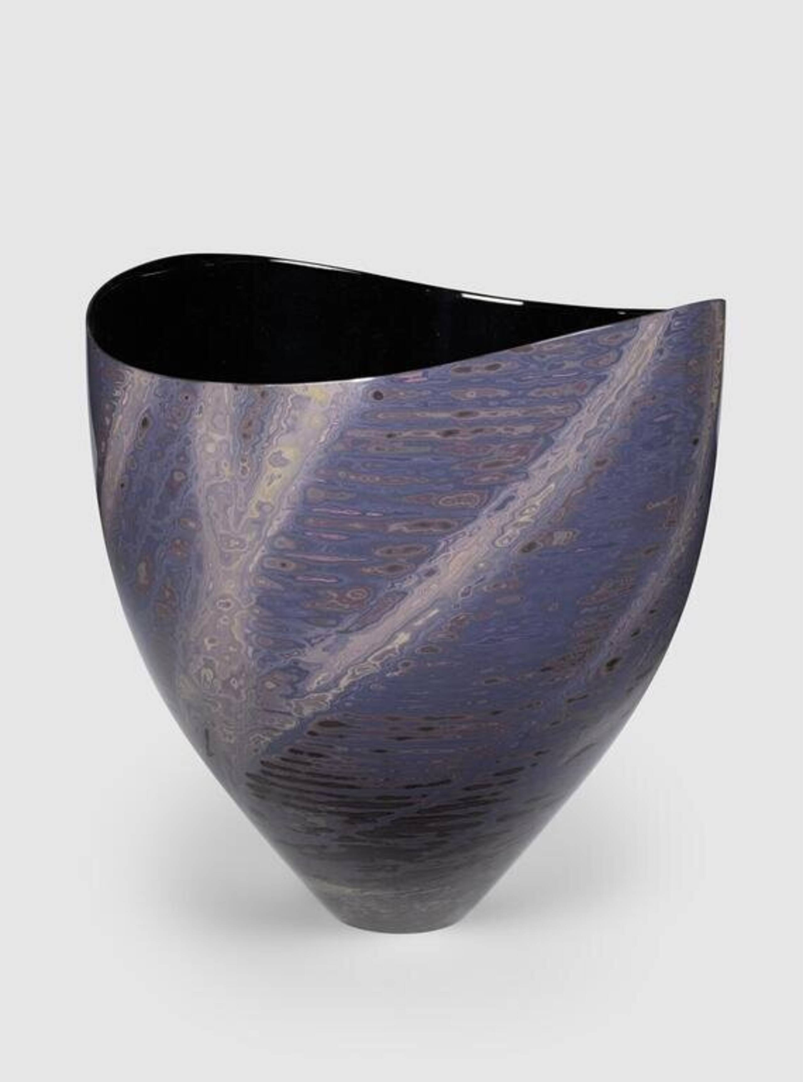 After the Rain, a lacquer vessel by Nakata Mayu
